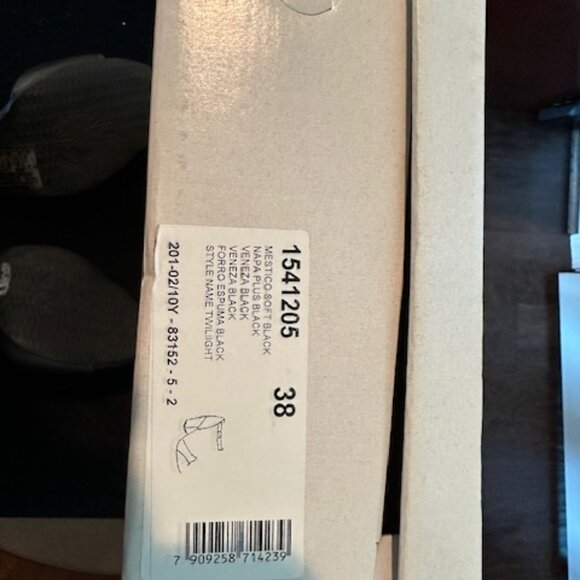 BRAND NEW FRENCHBLU BLACK AND MULTI-COLOR FABRIC BLOCK HEELS - Picture 5 of 5